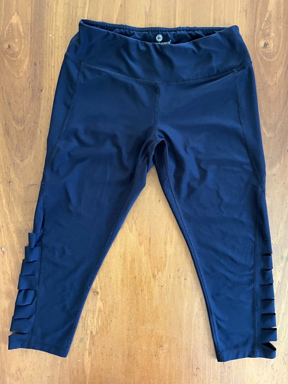 90 Degree by Reflex Black Cutout Capri Leggings Size M High Rise Yoga Activewear